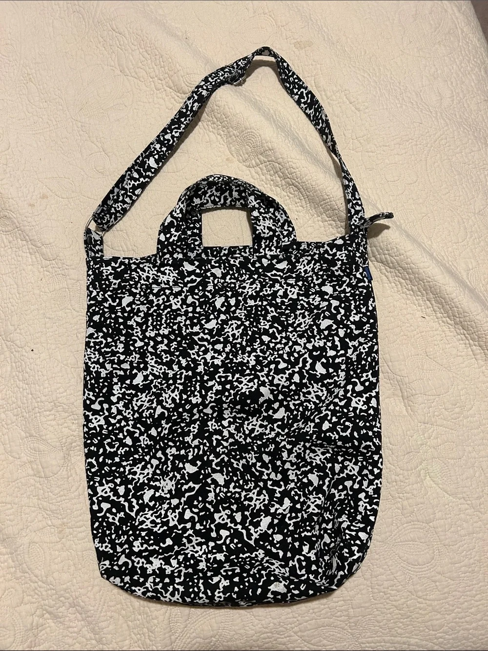 BAGGU Black and White Speckle Tote with Top Handles and Adjustable Strap
